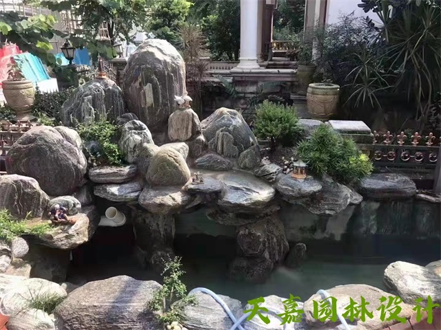 西藏小型庭院假山鱼池